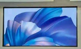 LED显示屏在户外和室内使用时，设计上有哪些不同考虑？
